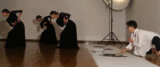 아티스트 XD REPUBLIC의 'Dreaming moon(꿈꾸는 달)ver.2'의 공연 장면. 상명대 제공